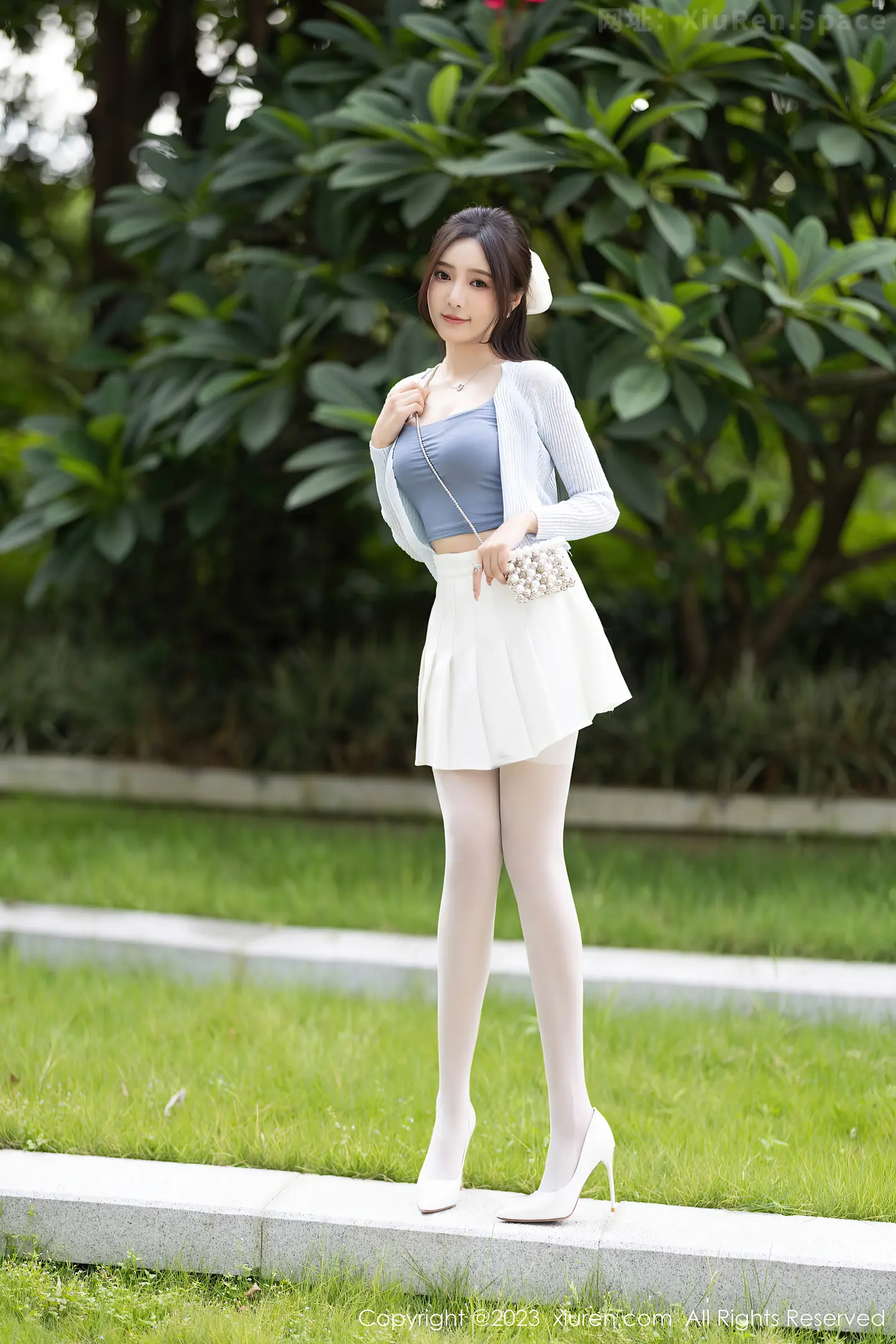 图片[6]-[XiuRen秀人网]VOL.7515 女神王馨瑶yanni性感浅色服饰配短裙露白丝吊袜秀美腿诱惑写真82P-秀人网官方网站